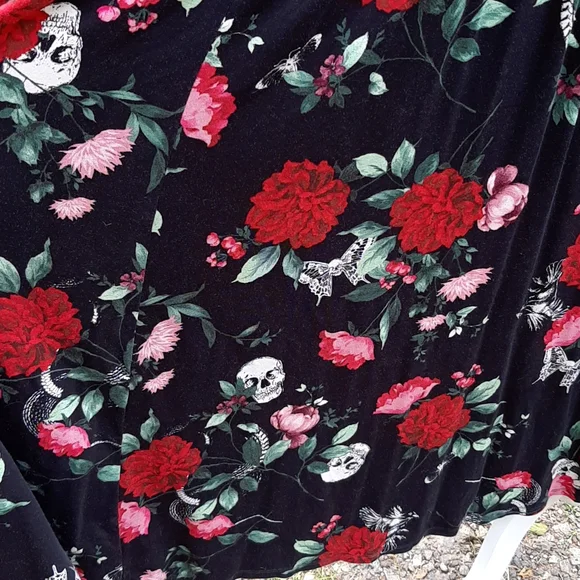 Torrid soft knit black floral skull 💀 print maxi dress size 1 in torrid - Picture 5 of 9